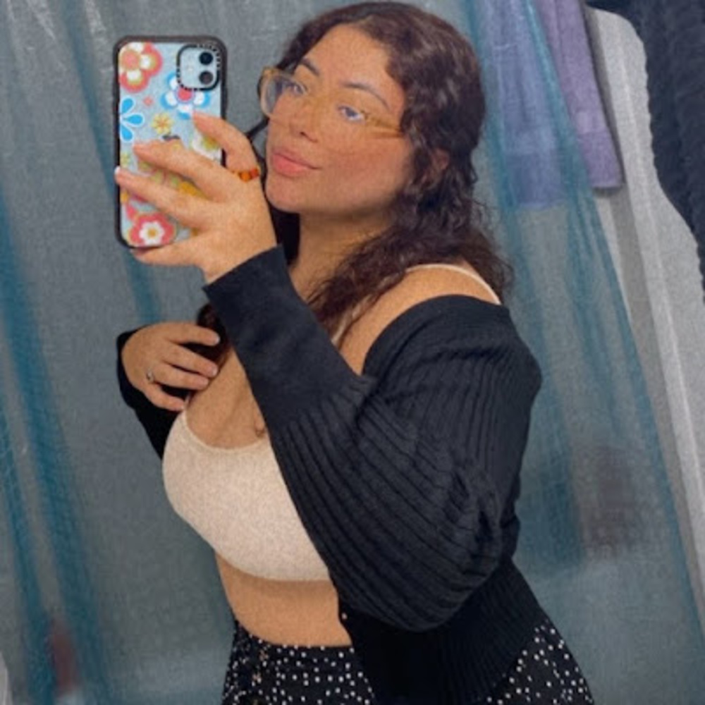 Meet your Posher, Anahi